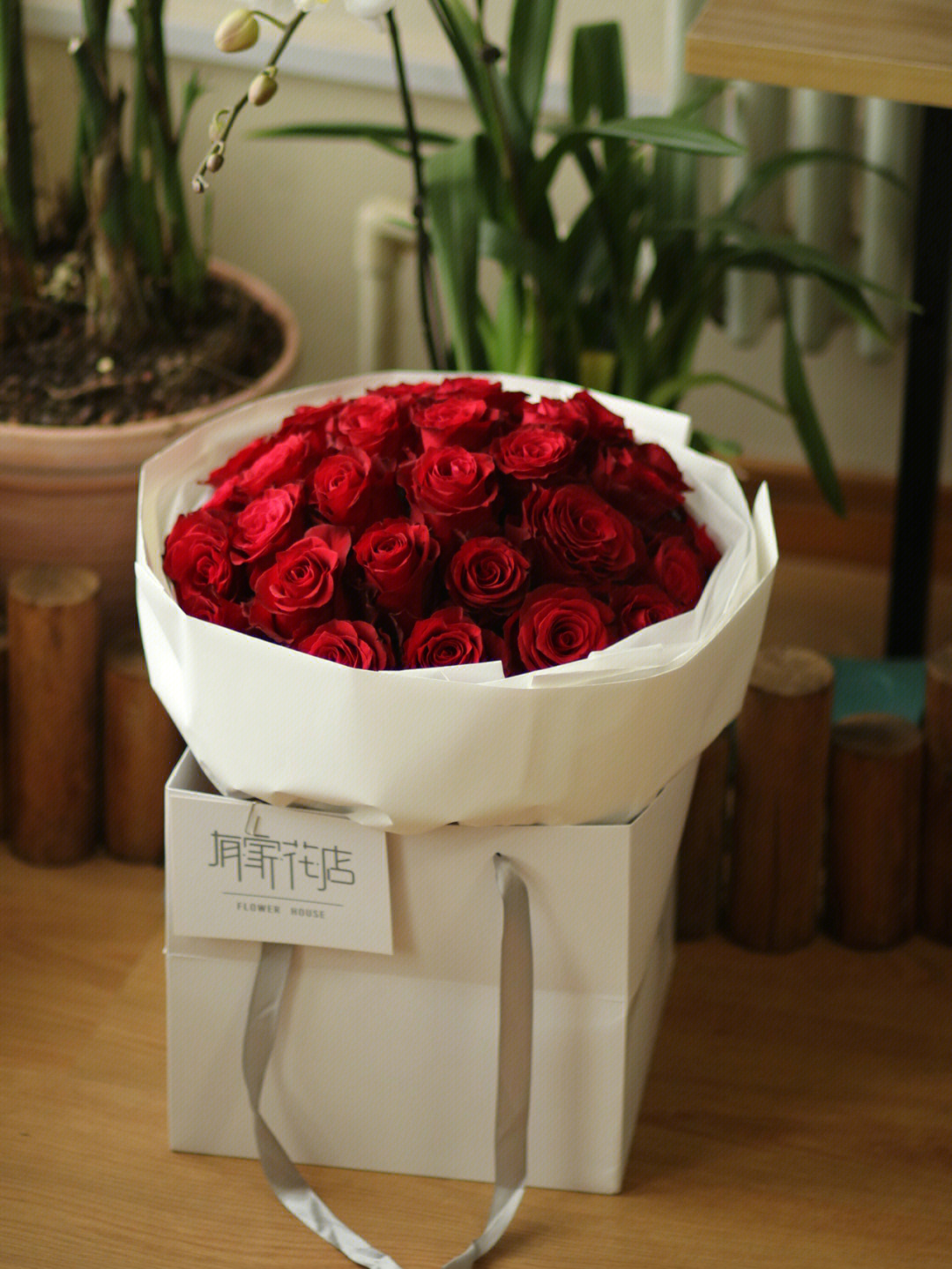 郑州有家花店33支红玫瑰求婚花束
