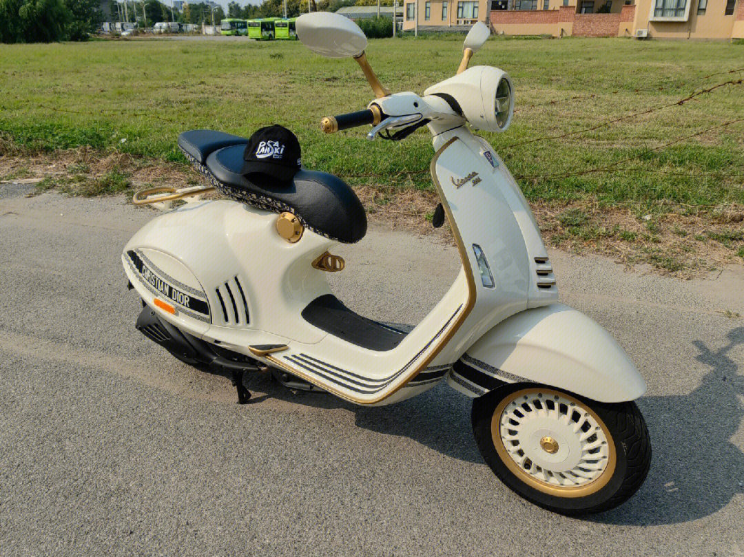 的朋友们送货上门150动力确实有点让人着急#vespa#dior#摩托车