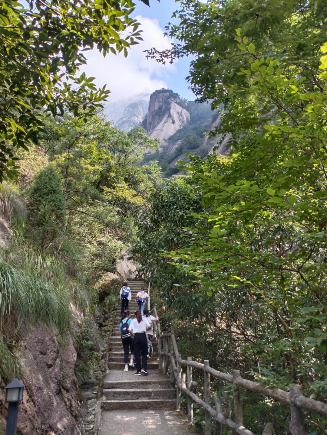 徒步登顶黄山