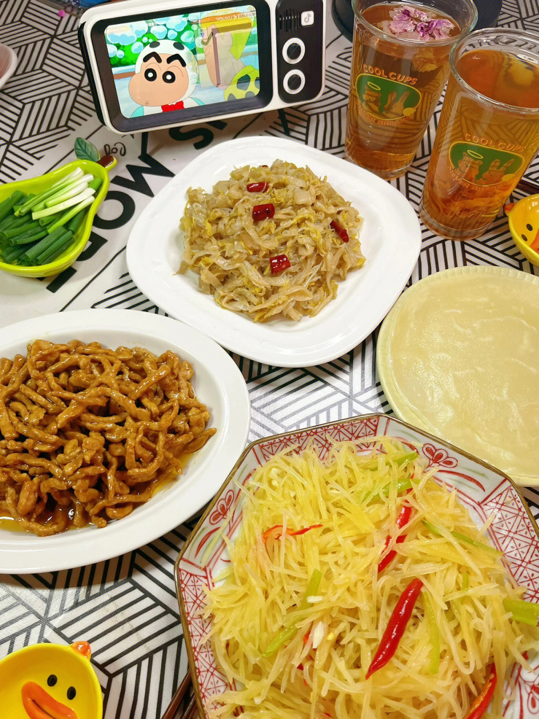 用饺子皮做春饼真实太简单了,面食一直是我不敢触碰的领域但是这个