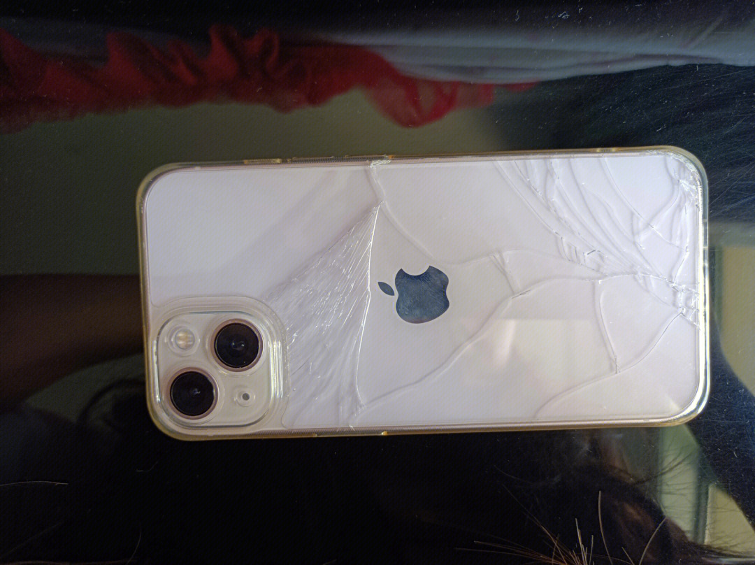 苹果13摔了真实照片图片