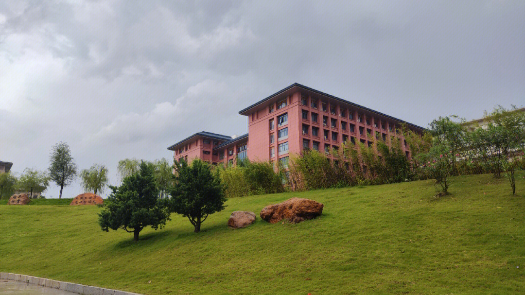 广西中医药大学风景图图片