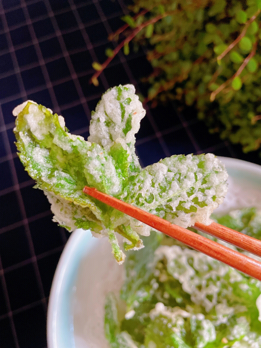 迎接初夏的清凉小点心挂霜薄荷叶