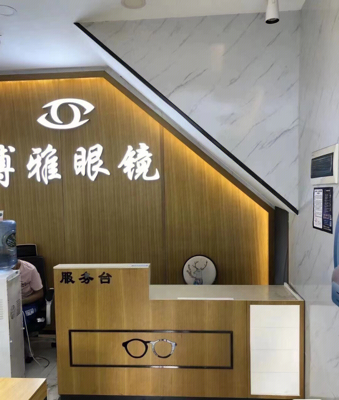 实拍眼镜店