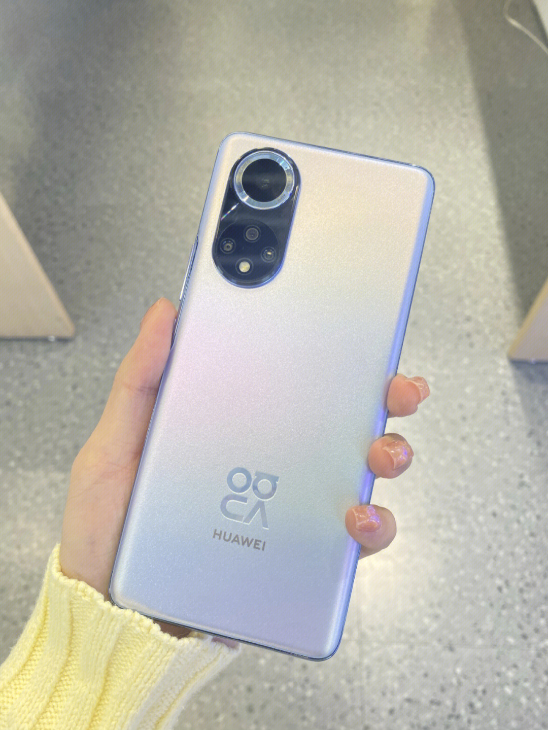 3月16日,华为正式发布了华为nova9se,称作"年轻人的一亿像素鸿蒙手机"