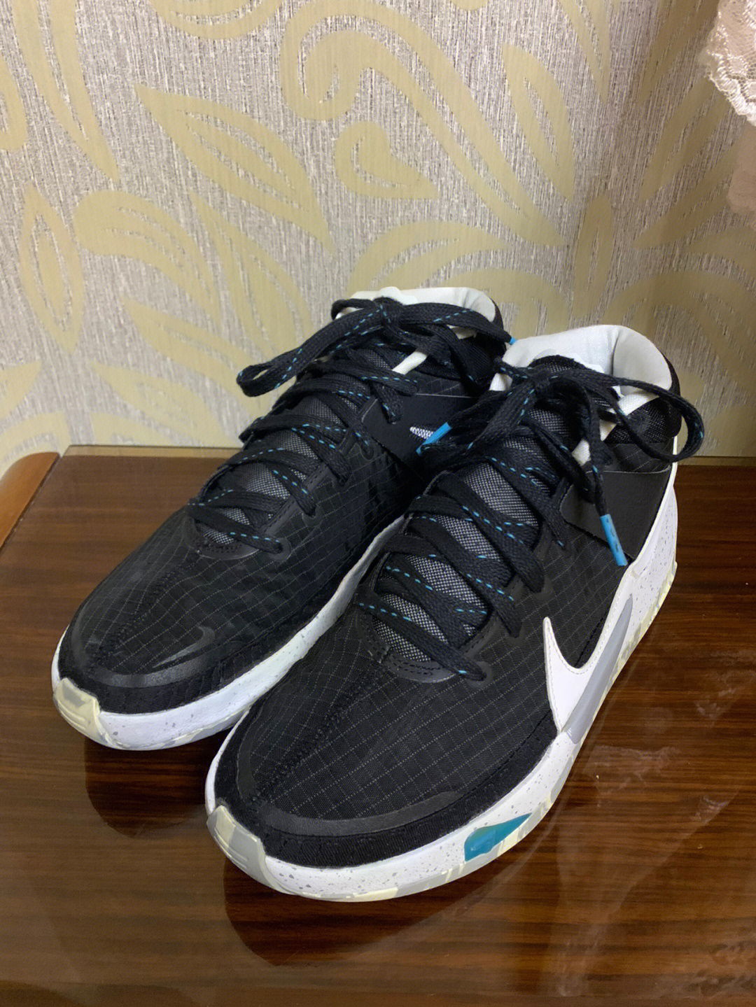 kd13黑格纹图片