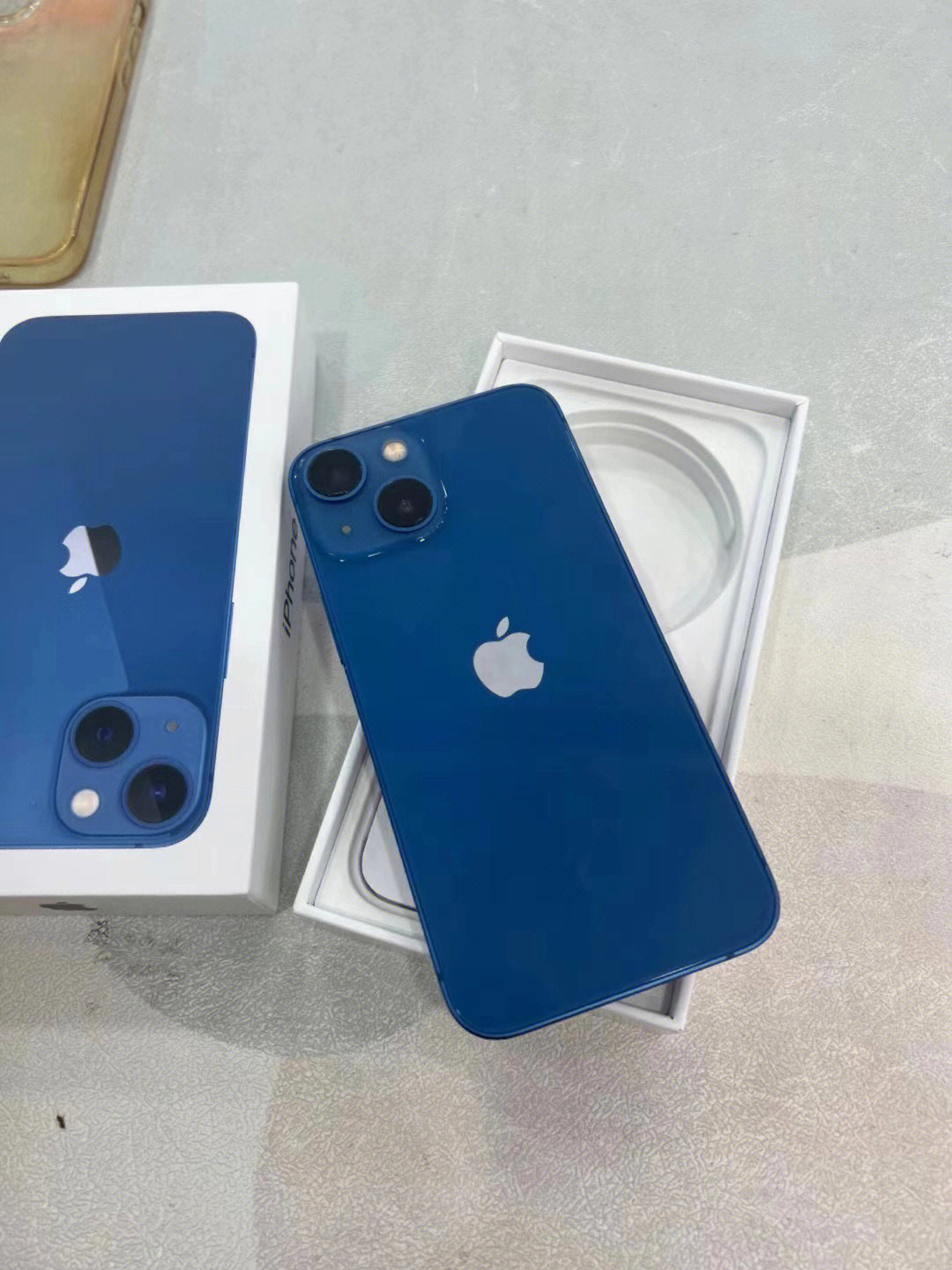 iphone13mini蓝色实拍图片