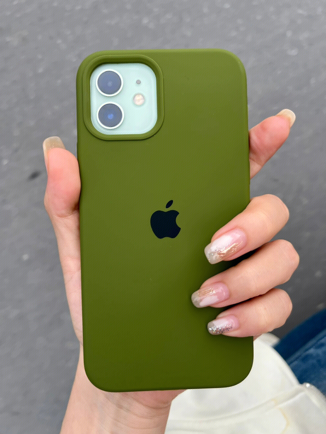 苹果手机12绿色实拍图片