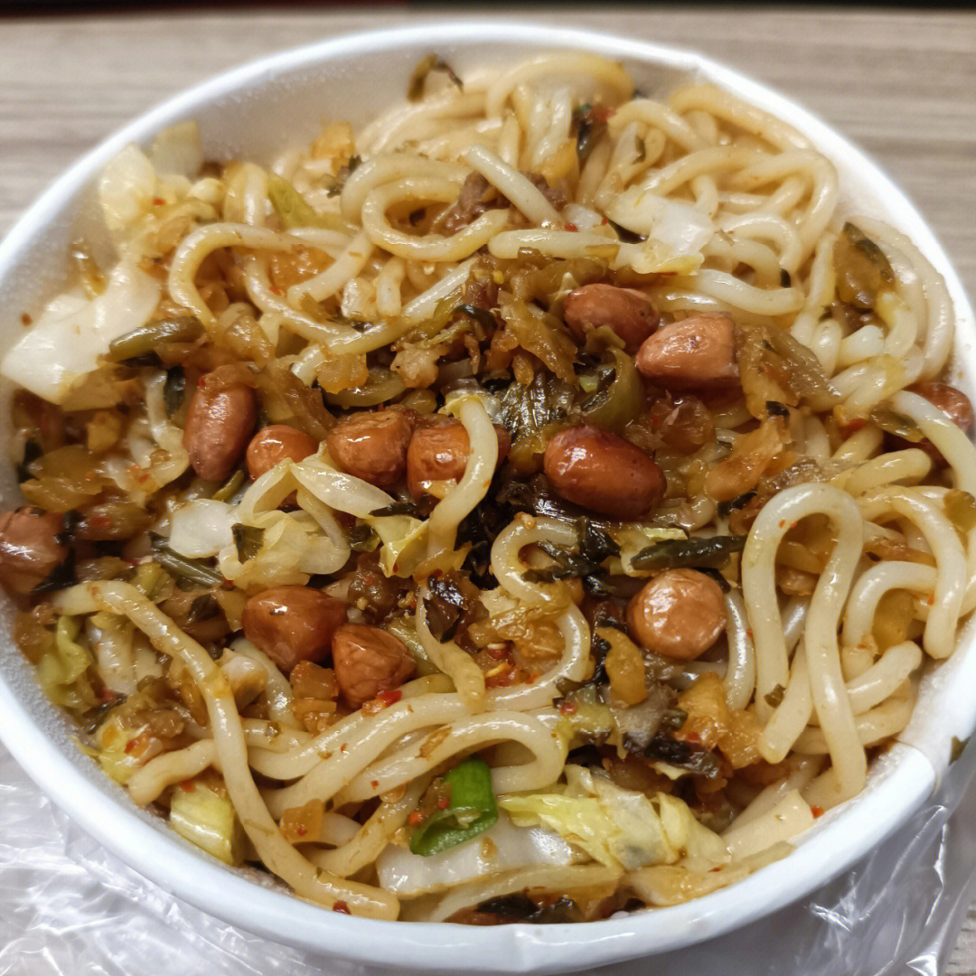 饭77菠菜蛋卷77鸡胸肉饼77炒青菜(几棵青菜炒完还不够铺底)晚餐