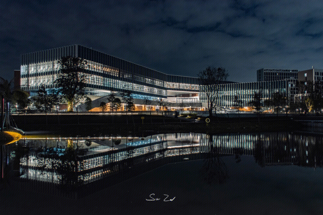 深圳大学夜景图片