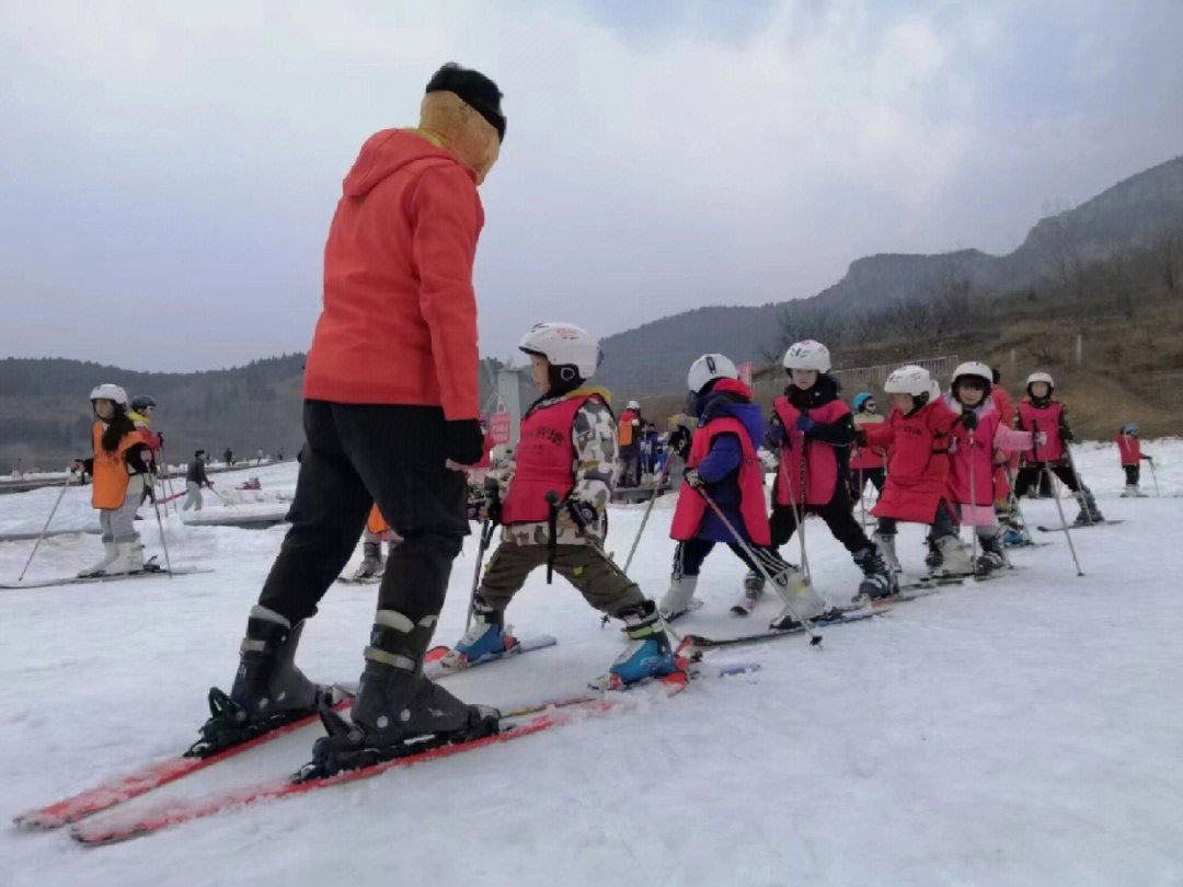 济南乐港青少年滑雪冬令营