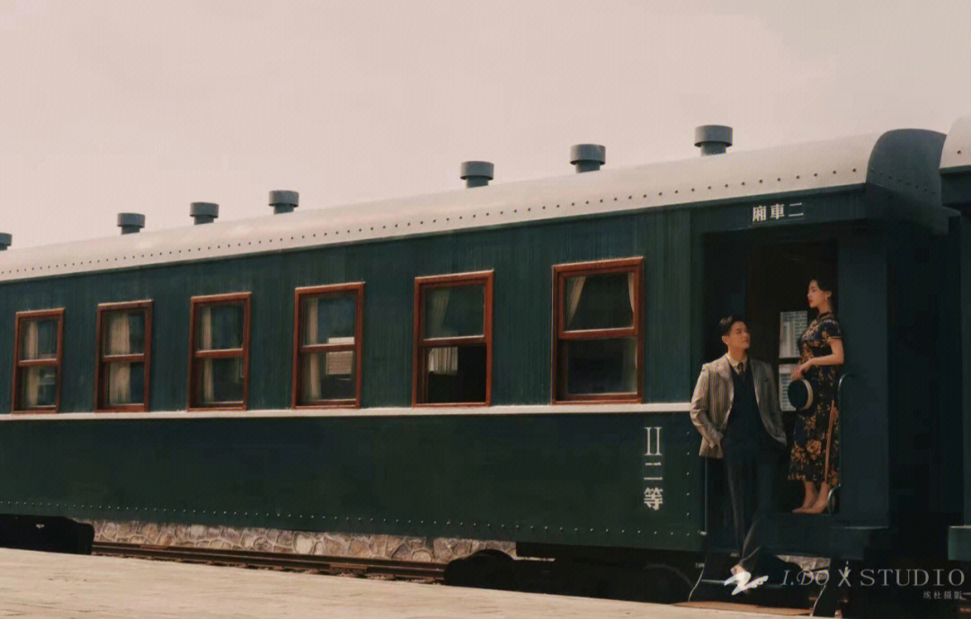 绿皮火车站边的婚纱照————期待电影剧情的发生,超浪漫的火车婚纱