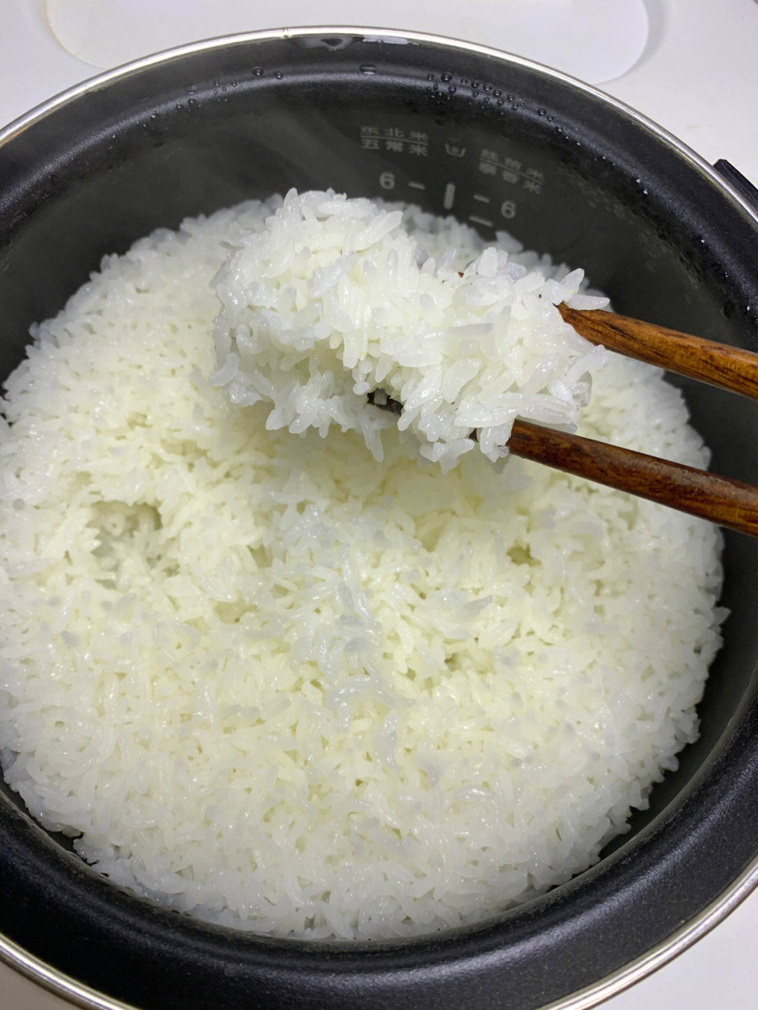 柔软香甜,营养丰富,很多人认为蒸米饭简单,无非就是放米和水,一会儿就
