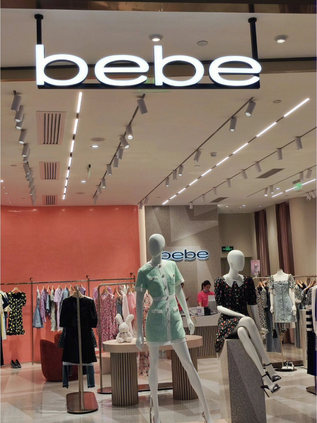 bebe女装官方旗舰店图片