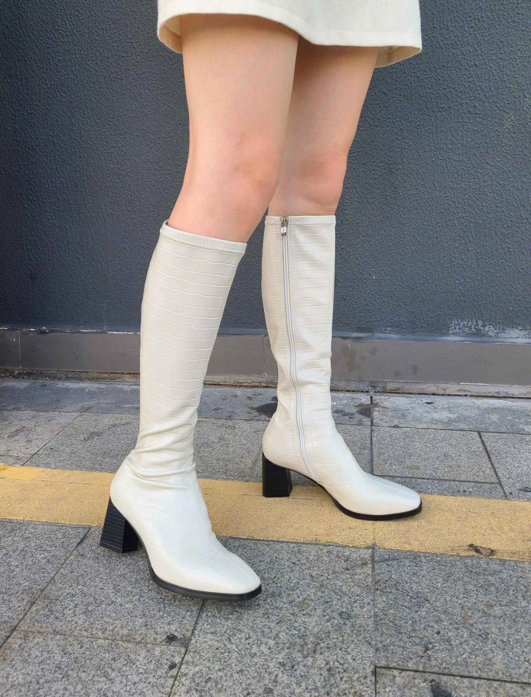 小仙女都爱的白色长靴实在太好看啦