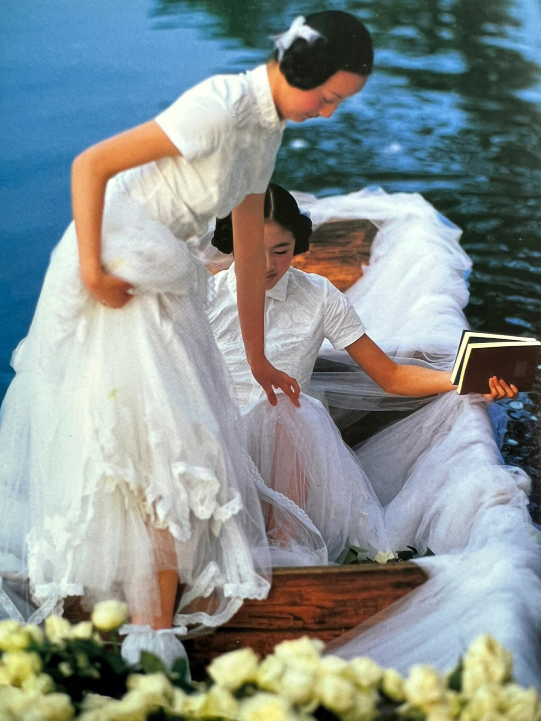 淑女屋天鹅湖系列灵感来源于柴可夫斯基笔下的《天鹅湖》,天鹅体态