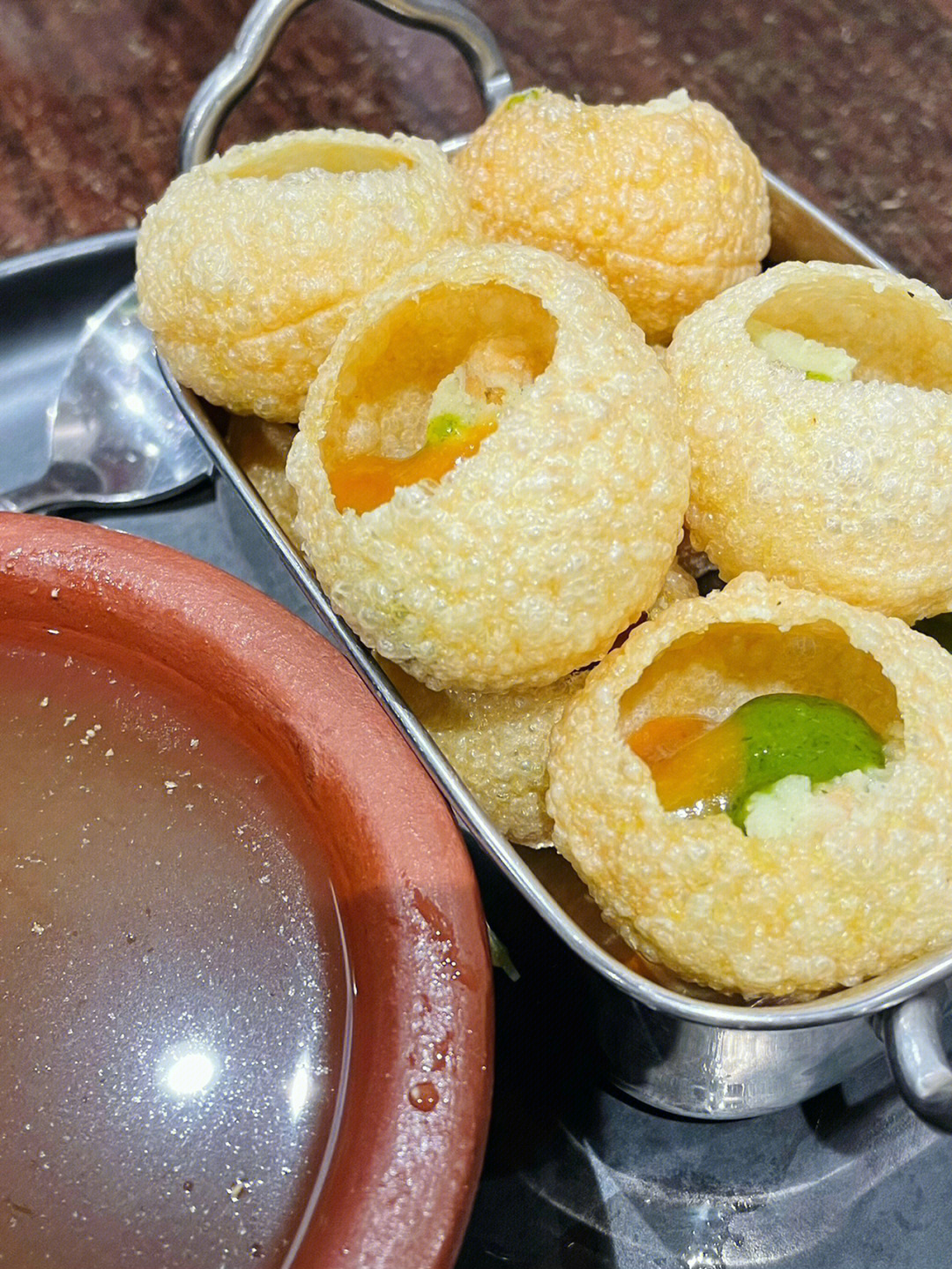 印度小吃脆脆球汤汁图片