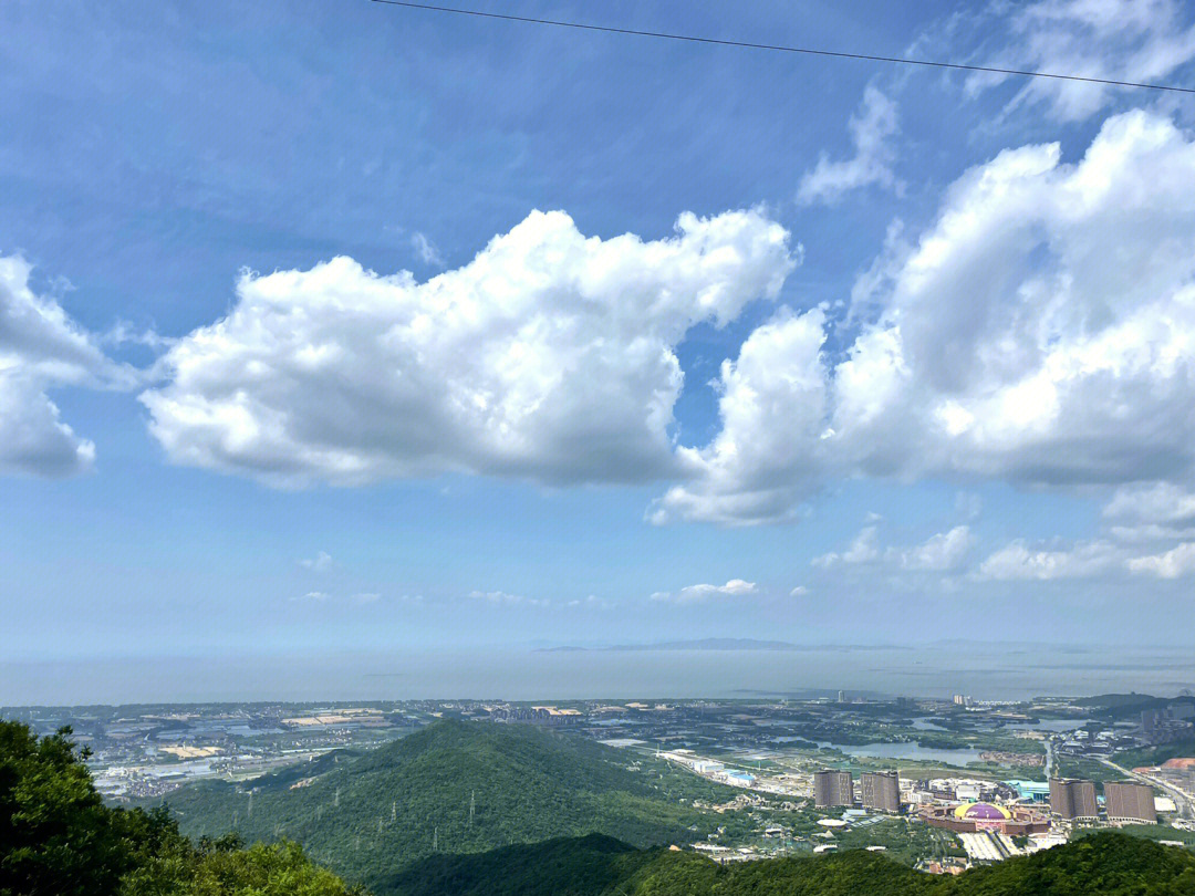 弁山,又名卞山,雄峙于太湖南岸,主峰名云峰顶,海拔521.5米.