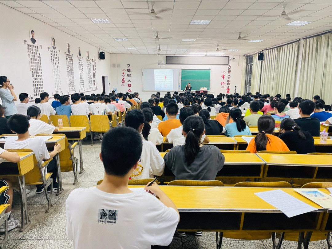 书法老师的身份回母校给学弟学妹们分享写字的一些心得体会作为高中生