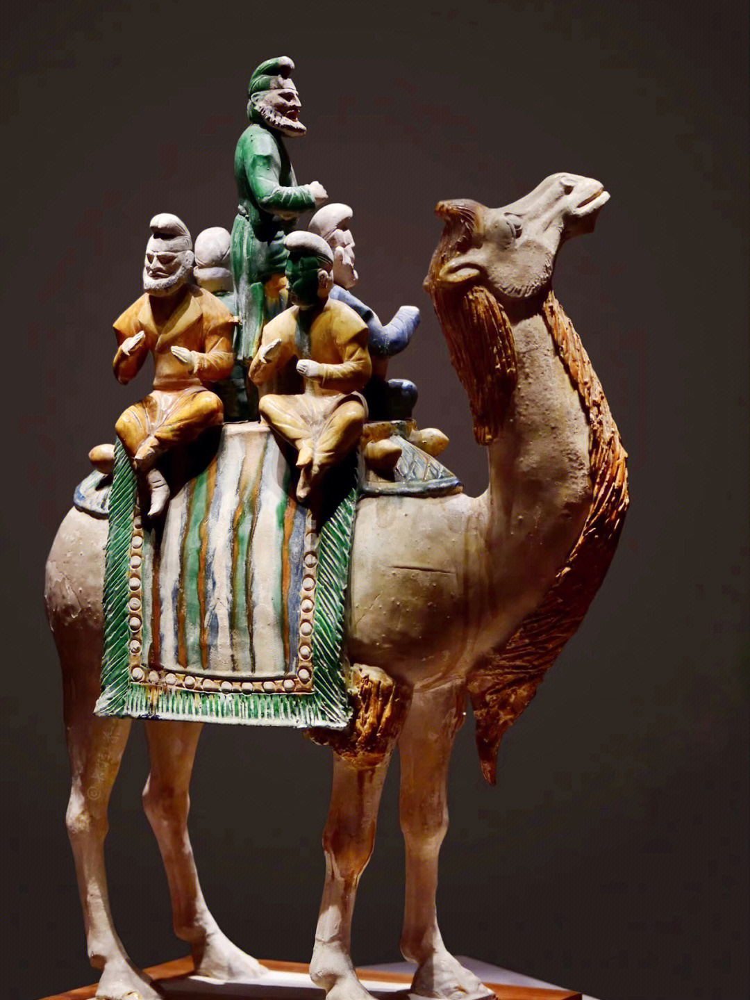 三彩骆驼载乐俑线稿图片