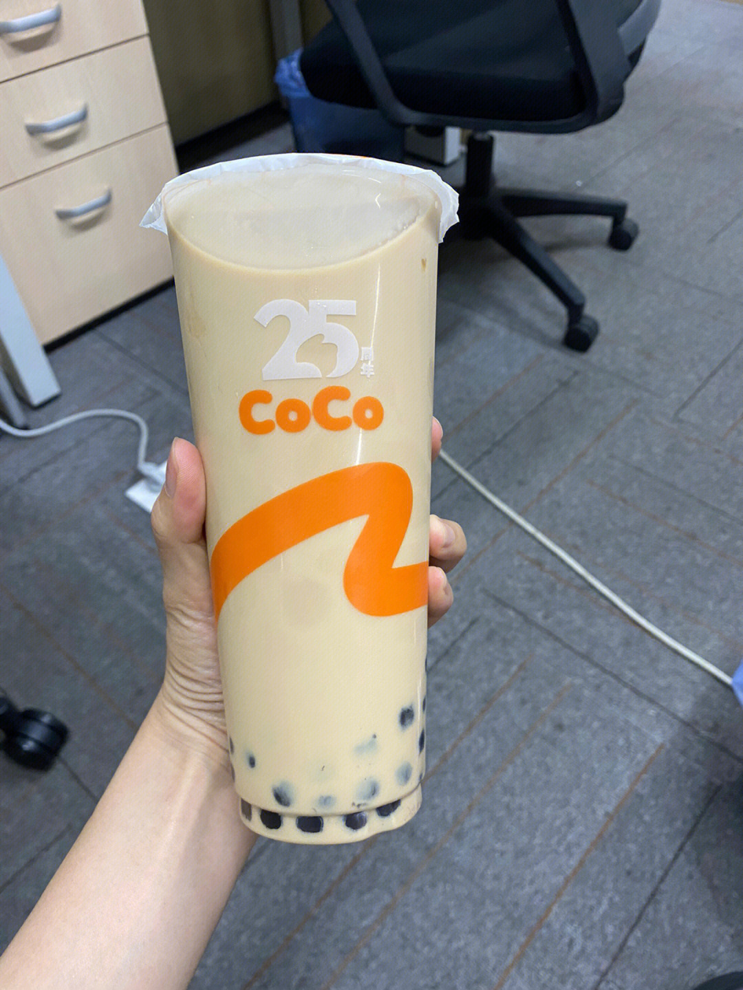 奶茶杯圈发朋友圈怎么说_奶茶杯圈发朋友圈的文案_一杯奶茶怎么发朋友圈