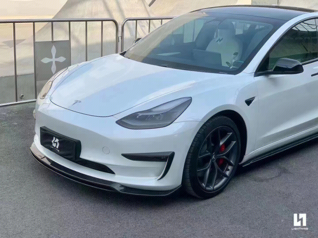 特斯拉model3碳纤前唇侧裙后唇尾翼