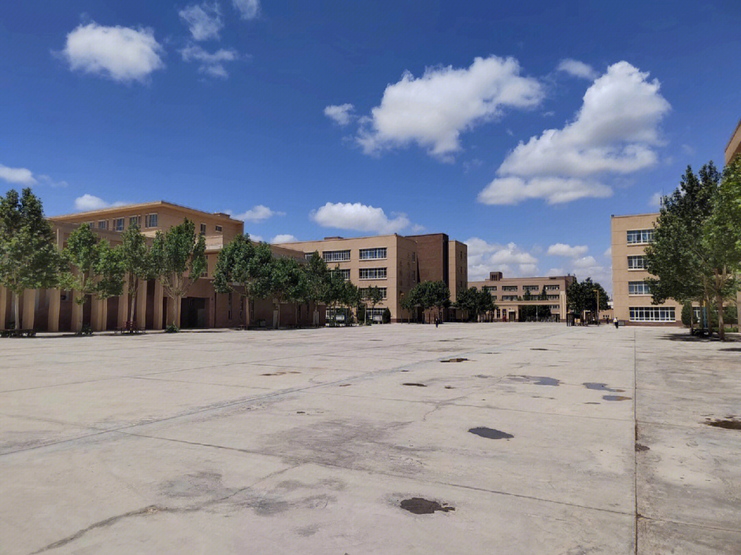 喀什市东城高级中学图片