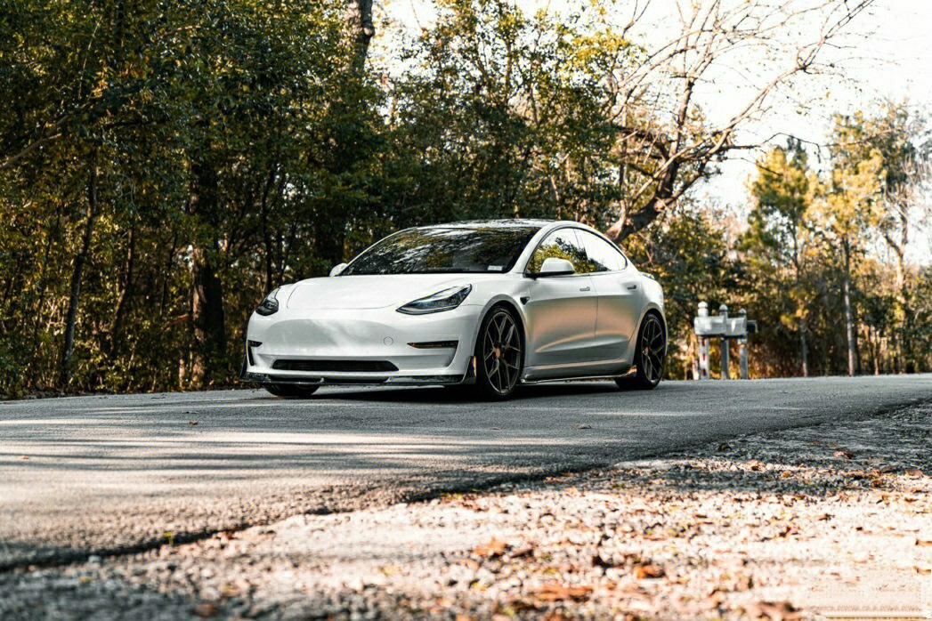 换了鞋子后的特斯拉model3