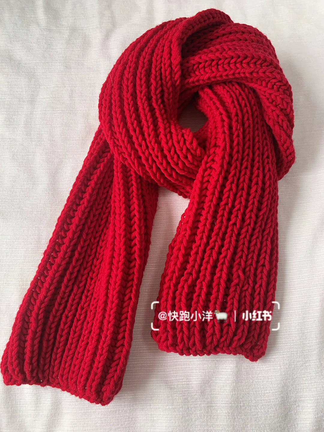 这条围巾给我红红火火过大年的感觉双元宝织法很简单,织出来的围巾很