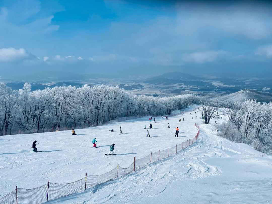 松花湖滑雪场雪道图片