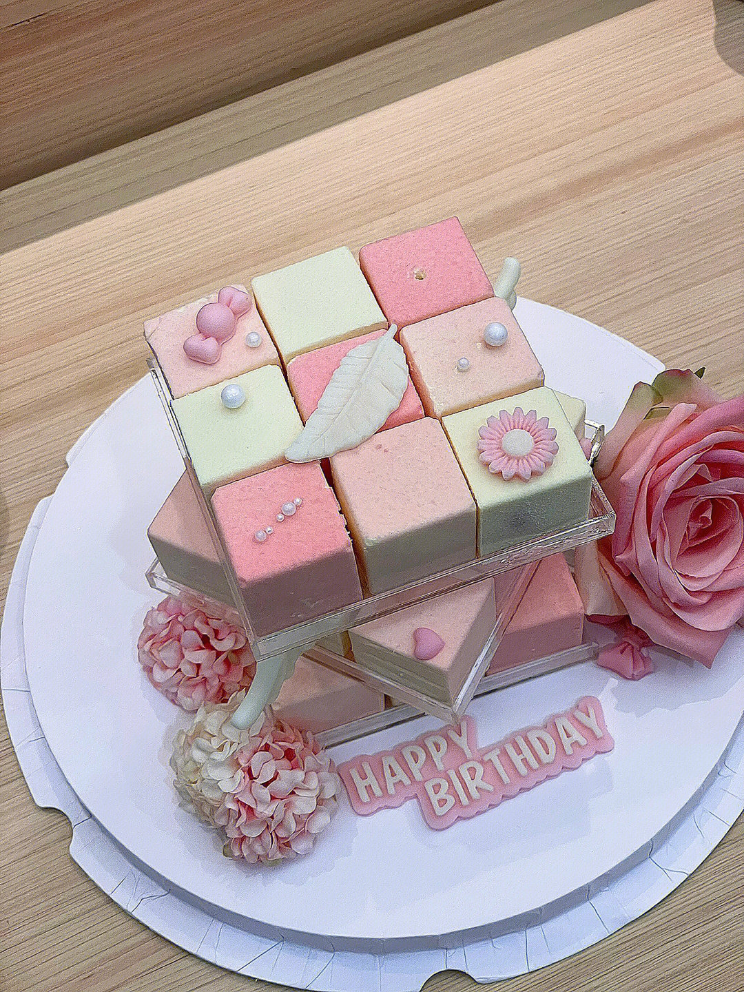 北京生日蛋糕唤起少女心的鲜花魔方蛋糕