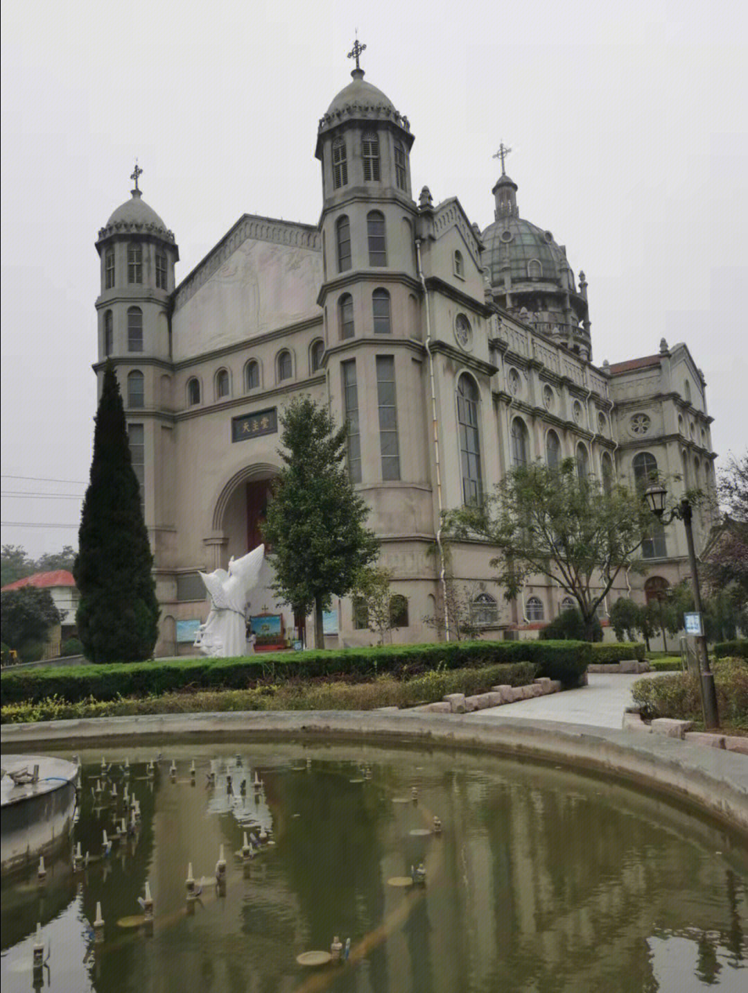 平阴圣母山教堂图片