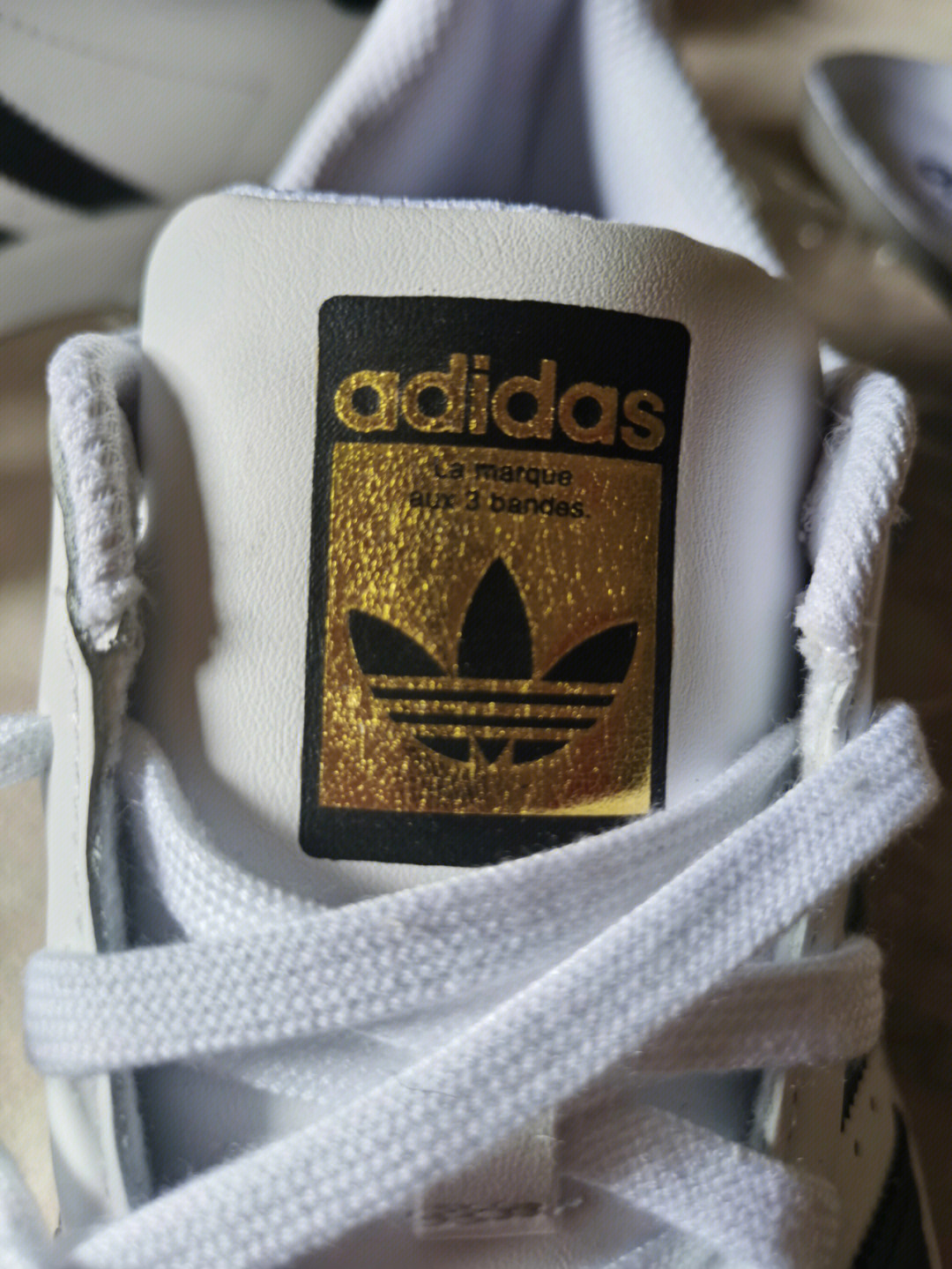 adidas贝壳头真假鉴别图片