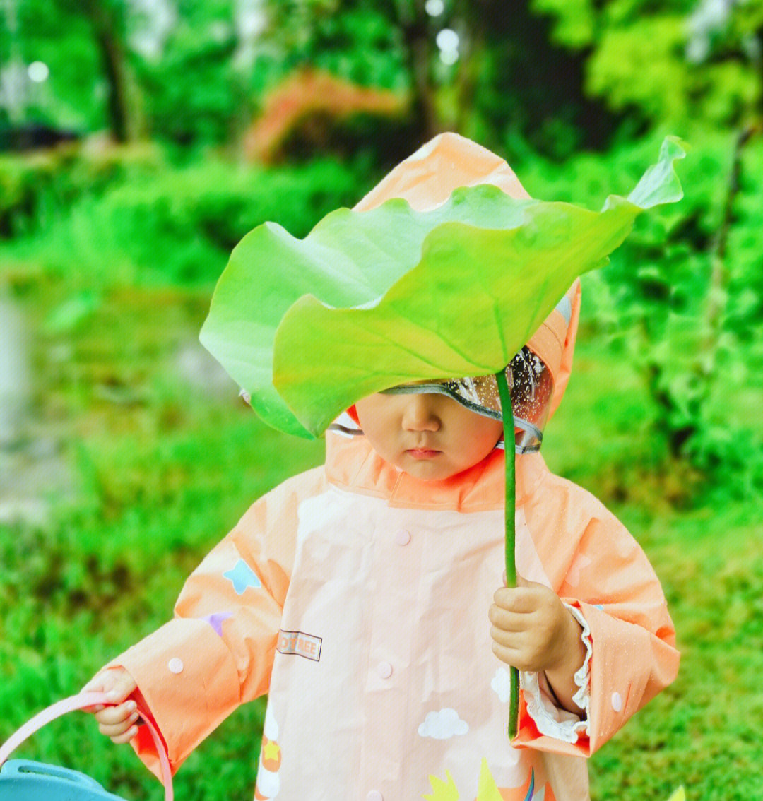 雨天娃娃图片唯美图片