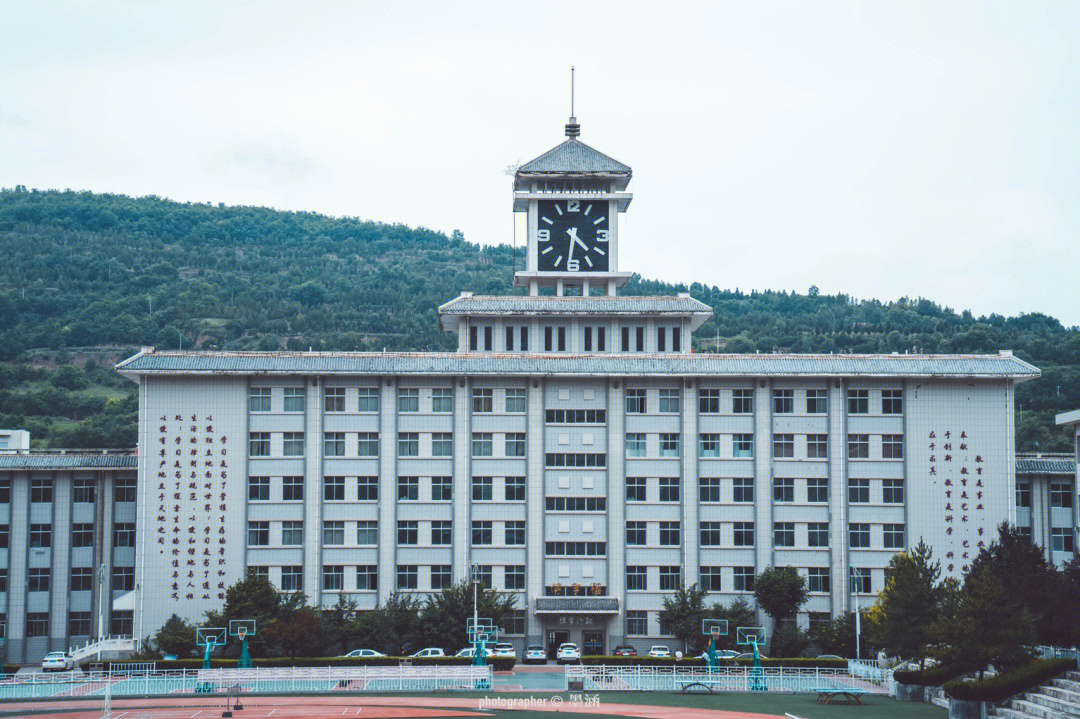 灵台县第一中学图片