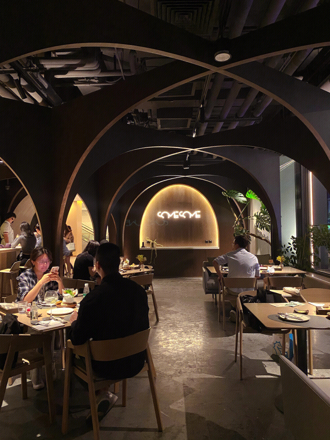 北京探店丨氛围感满满的洞穴式餐厅