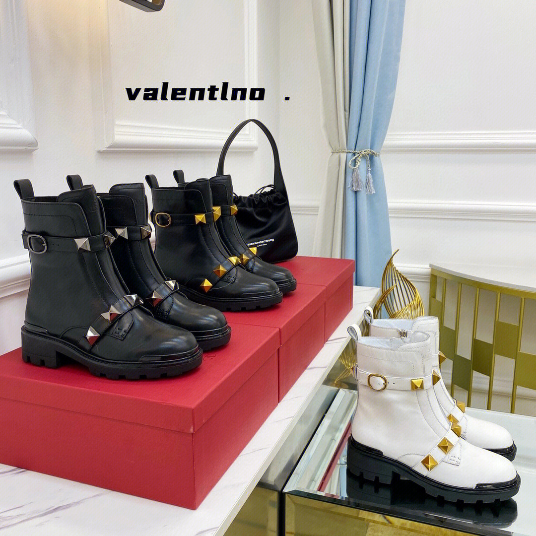 valentino2021新款柳钉小牛皮短靴女靴