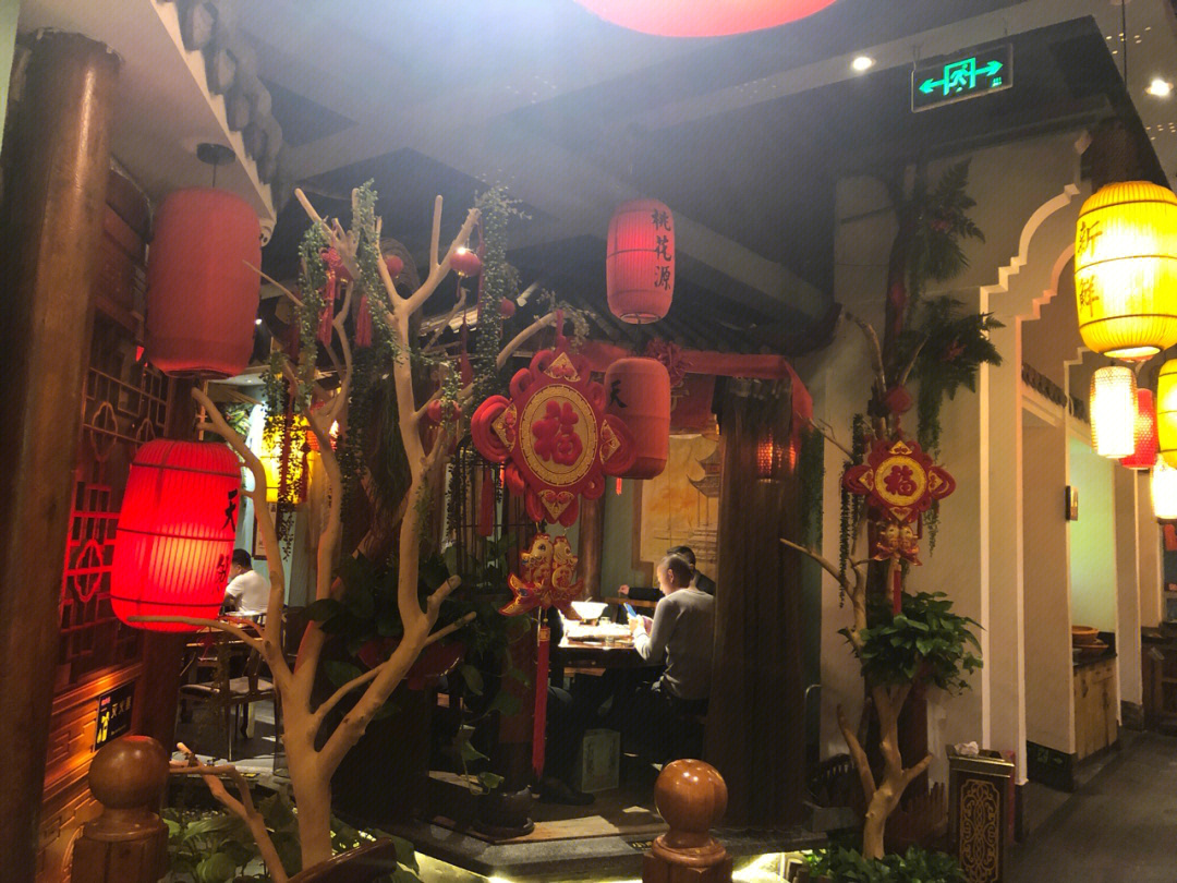 小雨天湘菜馆老板图片