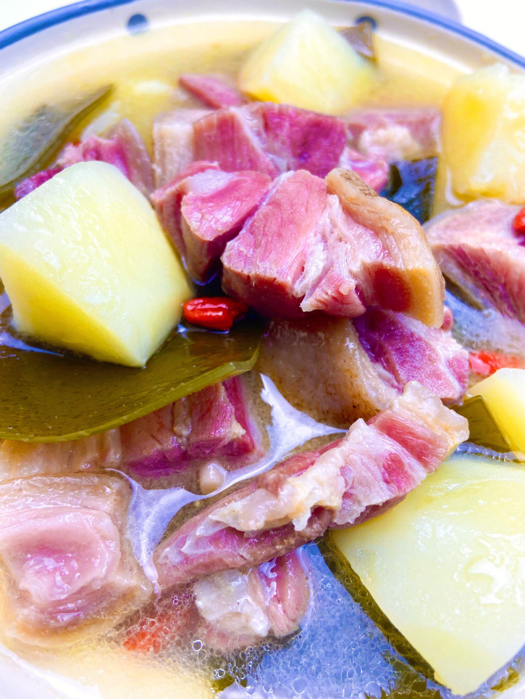 爱上喝汤的100种理由73腊猪蹄海带土豆汤