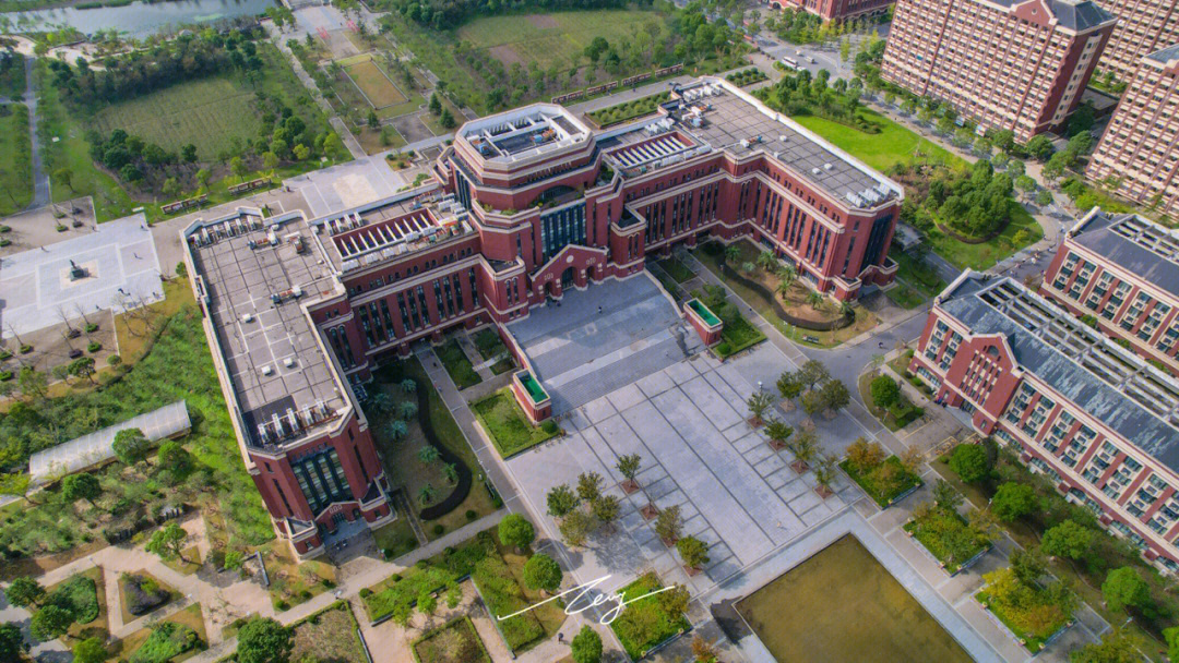 航拍上海上海建桥学院