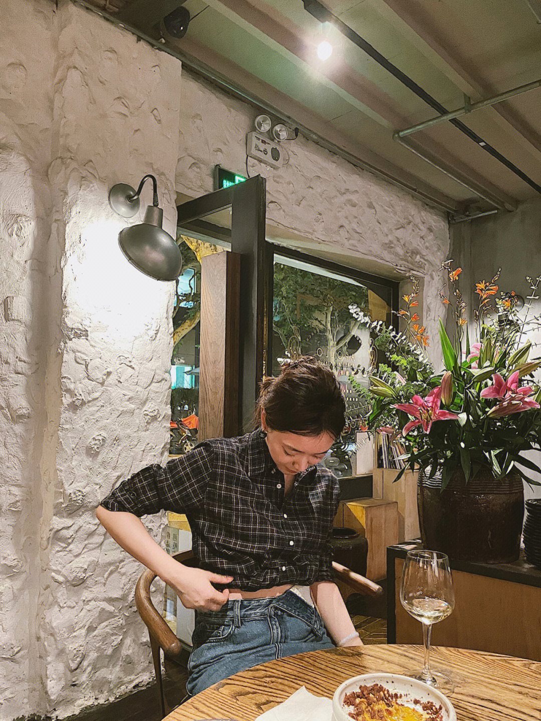 上海西班牙餐厅牛仔复古色系衬衫