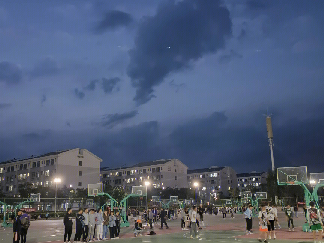 青海师范大学夜景图片