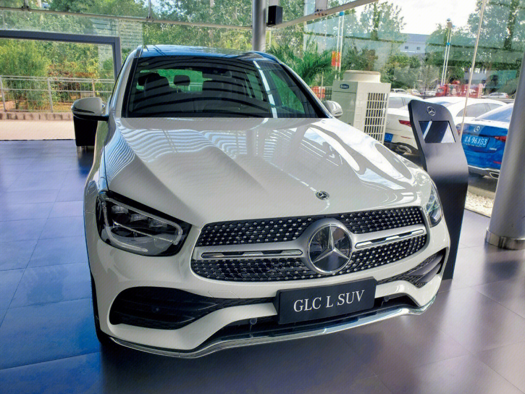 适合女生开的奔驰小车车—glc suv09