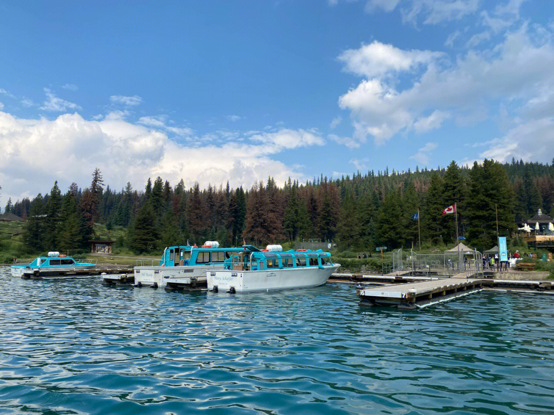 maligne lake,落基山脉中最大的一个湖泊,是美国探险家和艺术家mary