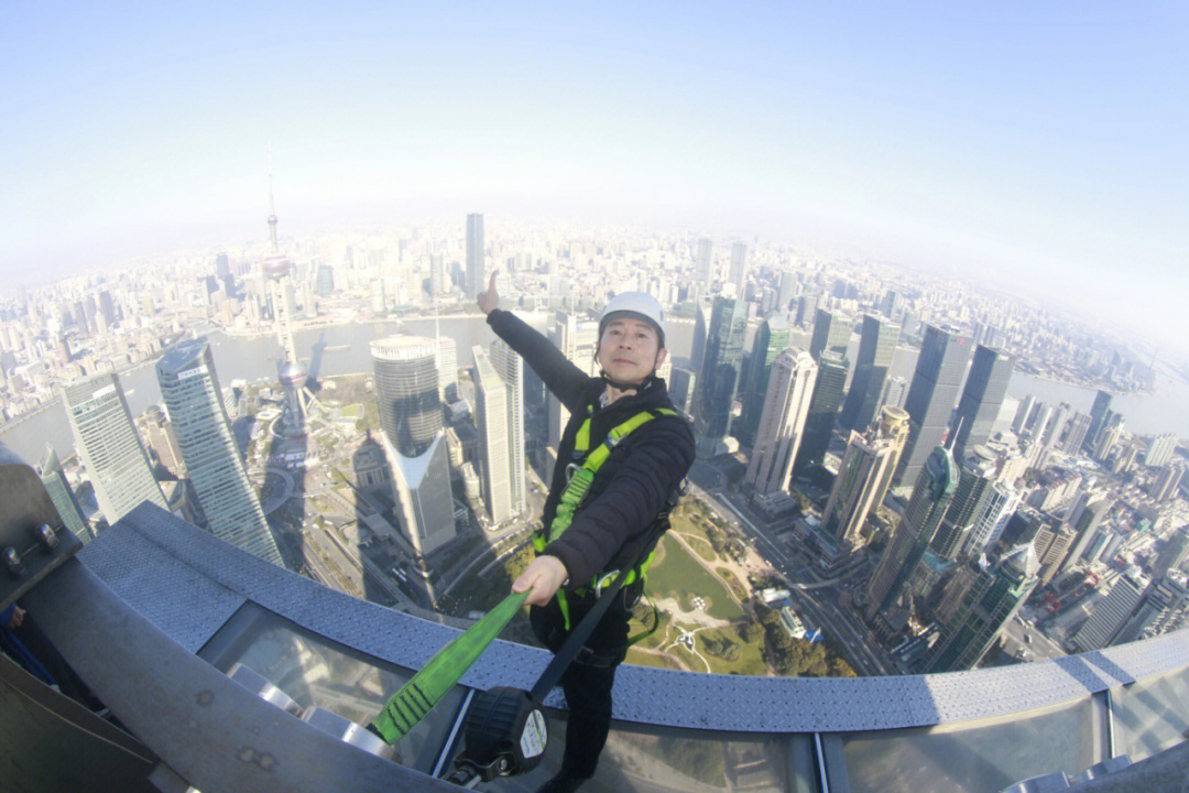 上海金茂大厦八十八层云中漫步体验项目,是目前世界上最高的摩天