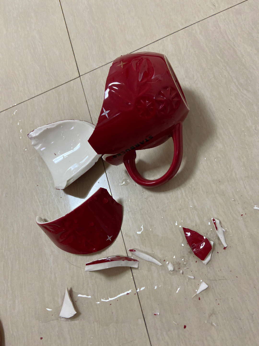 2013年产的星巴克杯子碎了