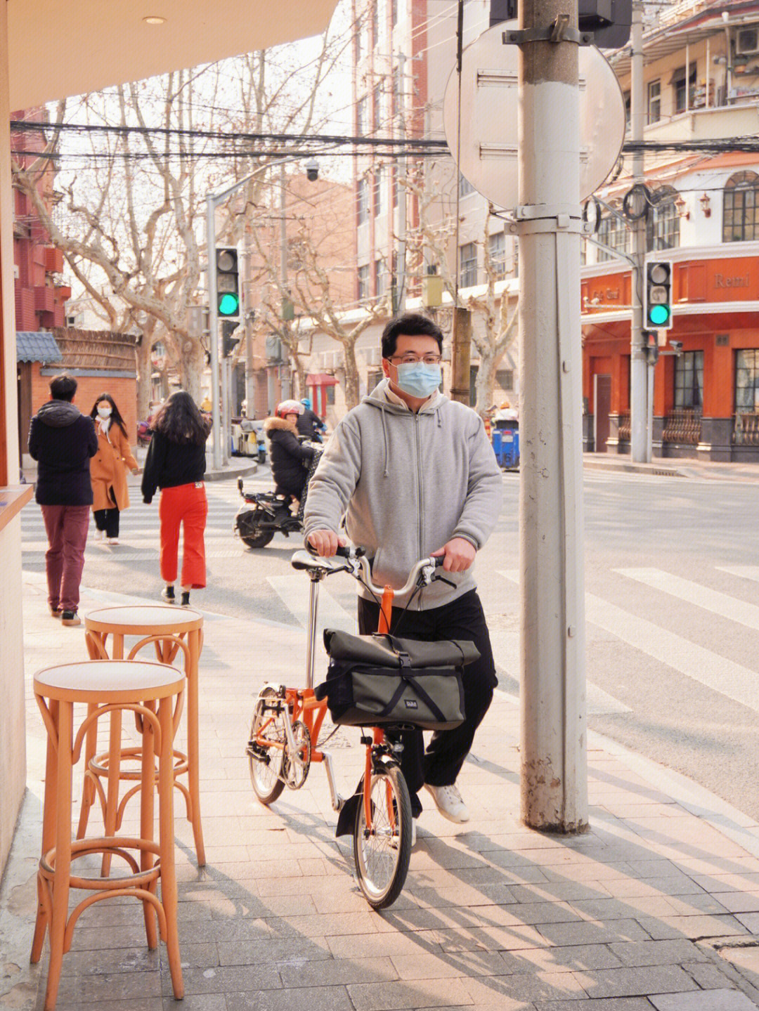 永康路默默掏出