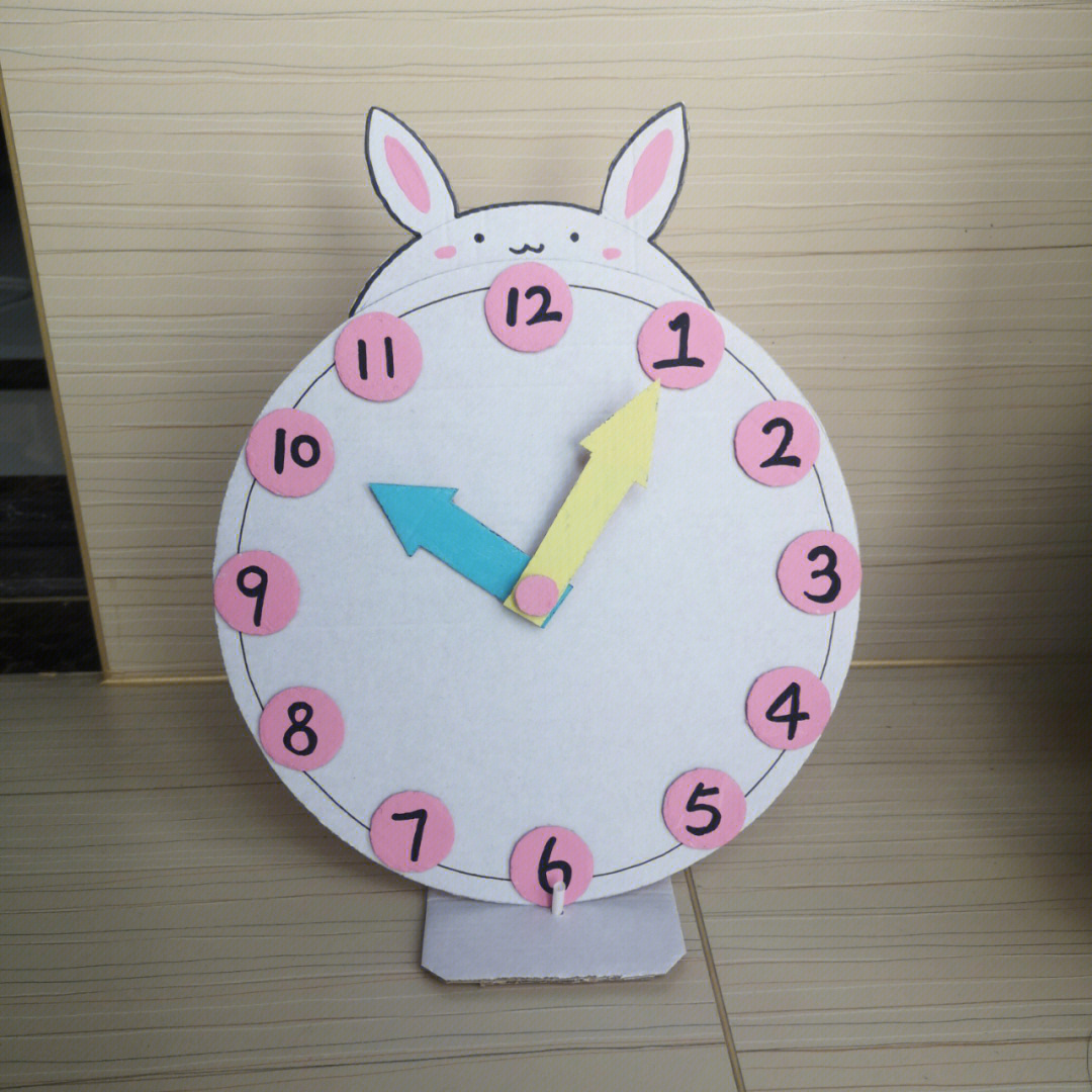 兔子卡通手工钟