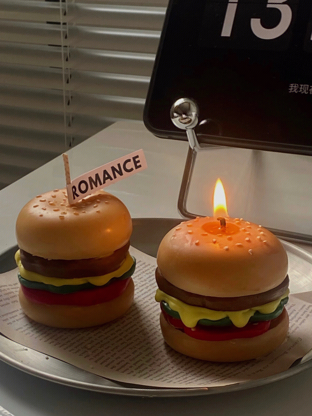 汉堡插蜡烛的照片图片