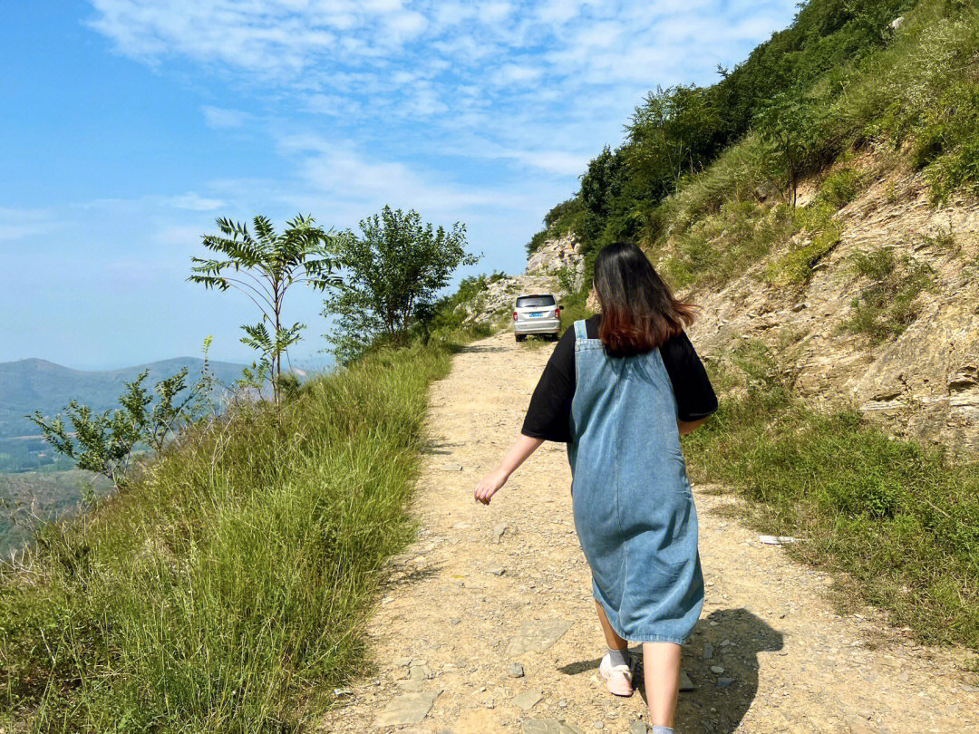 一只鞋一座山峰图片